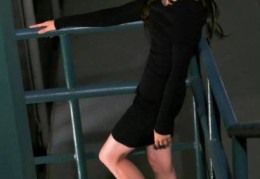 肩上的脚丫吧是什么意思 看完你就明白了